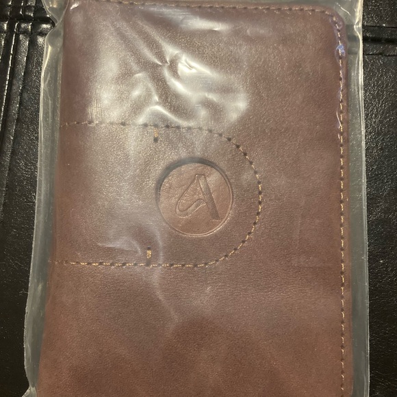 Passport Men’s Case Genuine Leather Color Brown - Picture 10 of 15